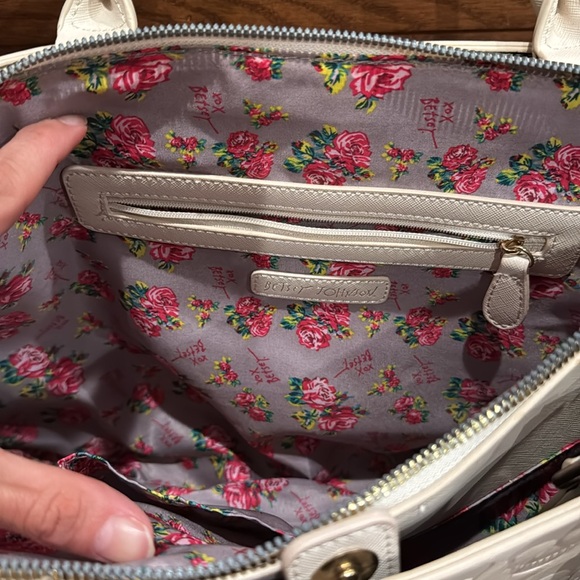 Betsey Johnson Cream Skull Embossed Handbag purse with wallet twilly - Picture 7 of 15